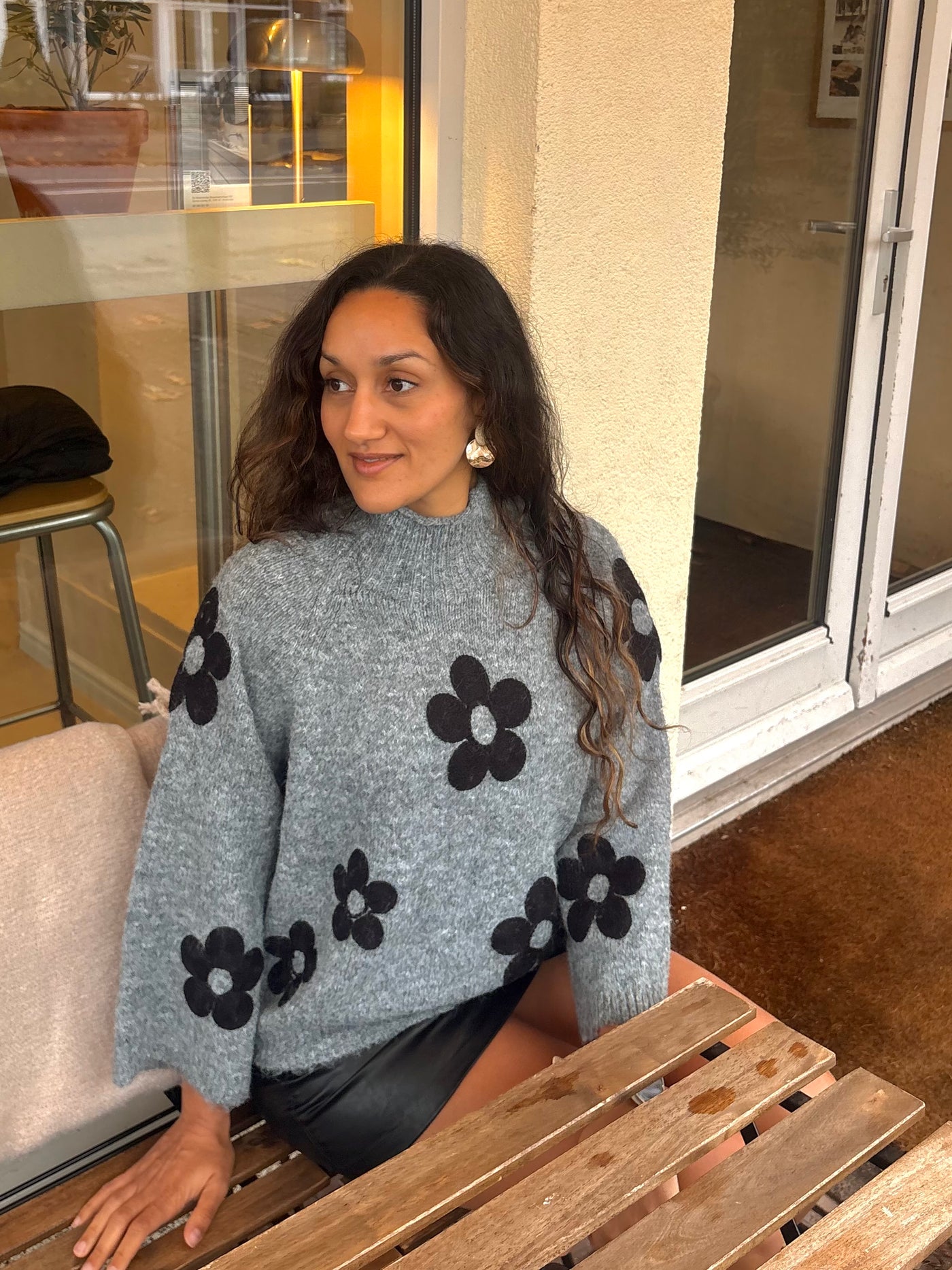 Daisy flower sweater