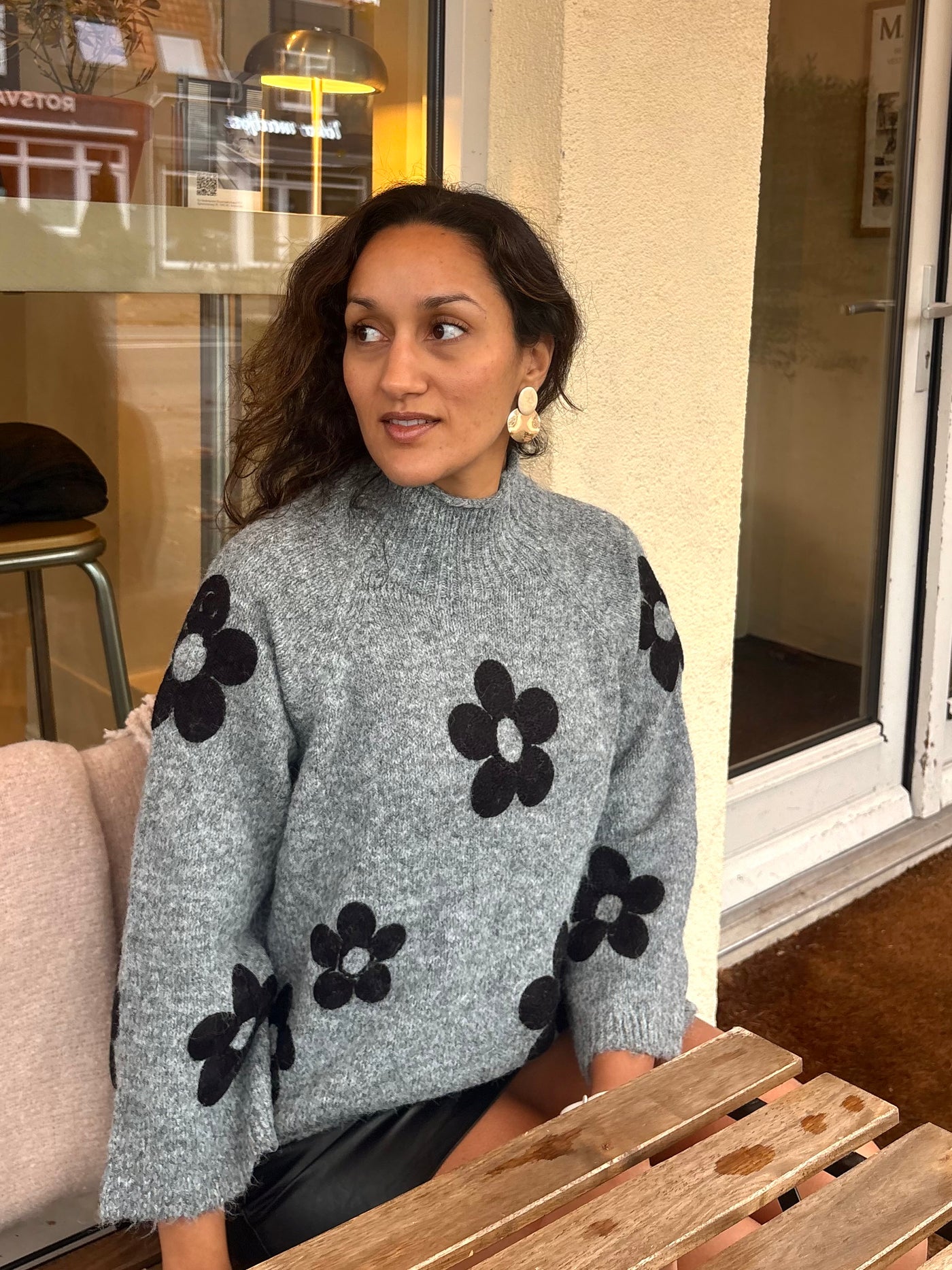 Daisy flower sweater